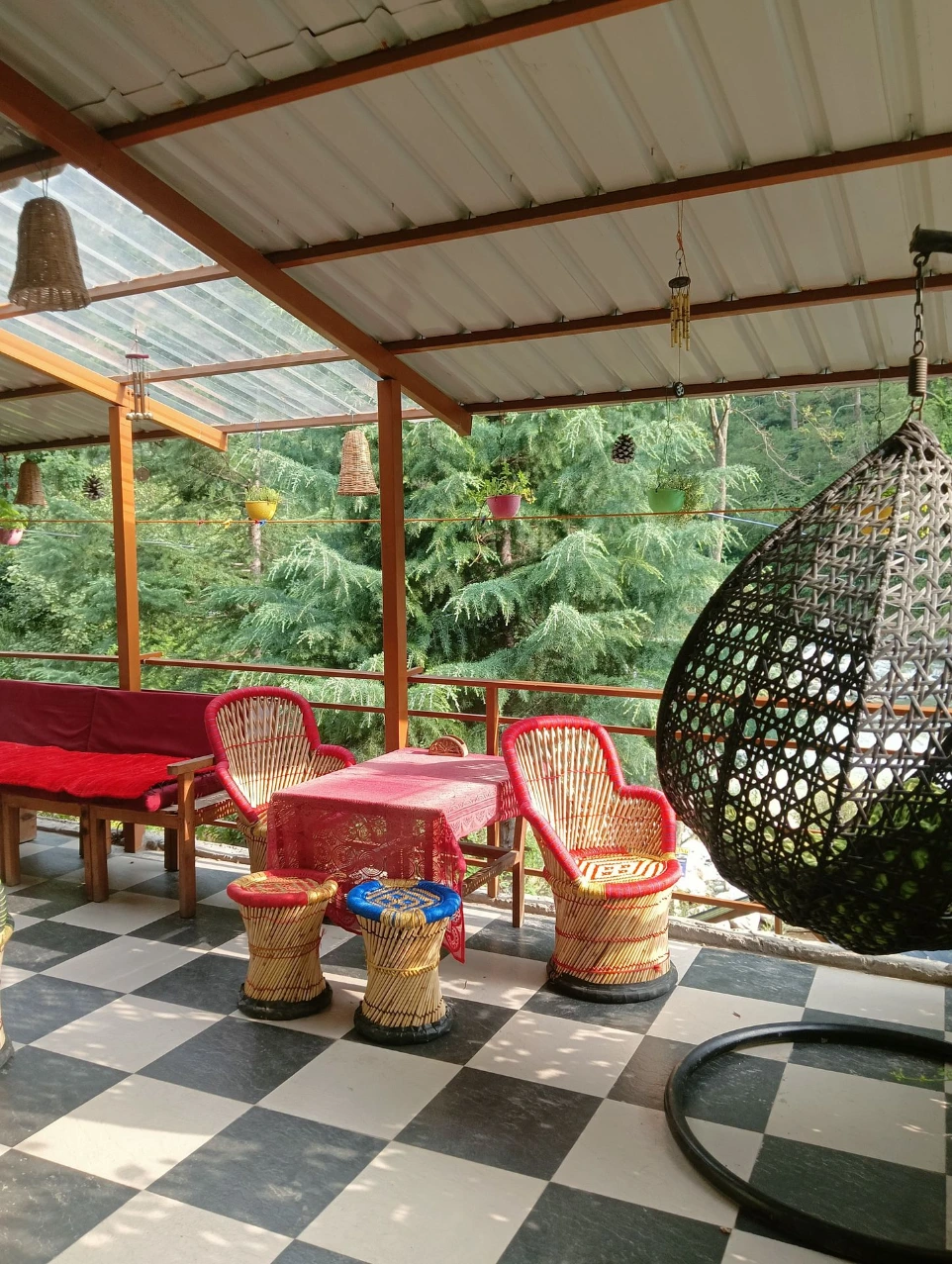 Peaceful surroundings near Tirthan River at Tirthan Midpoint Homestay