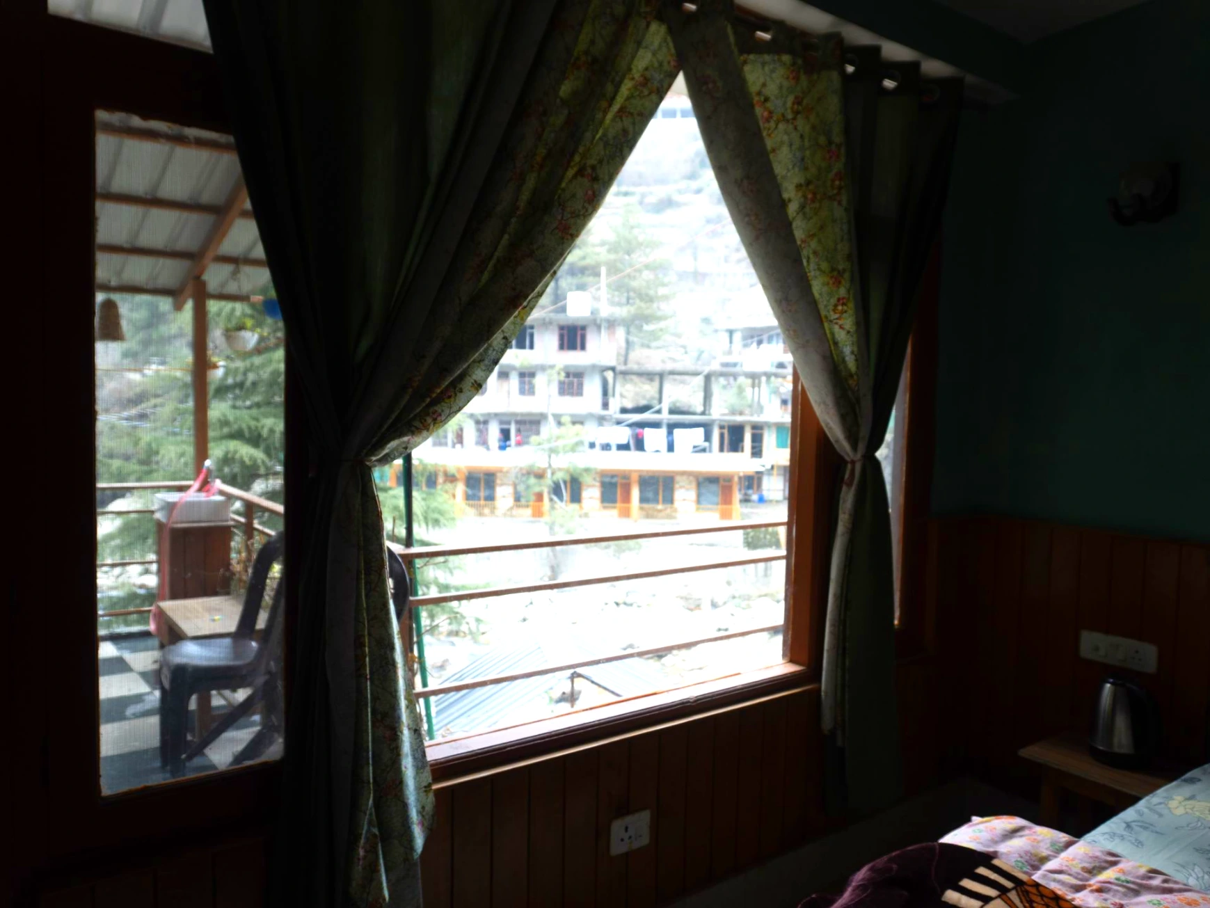 Cozy interior seating area at Tirthan Midpoint Homestay