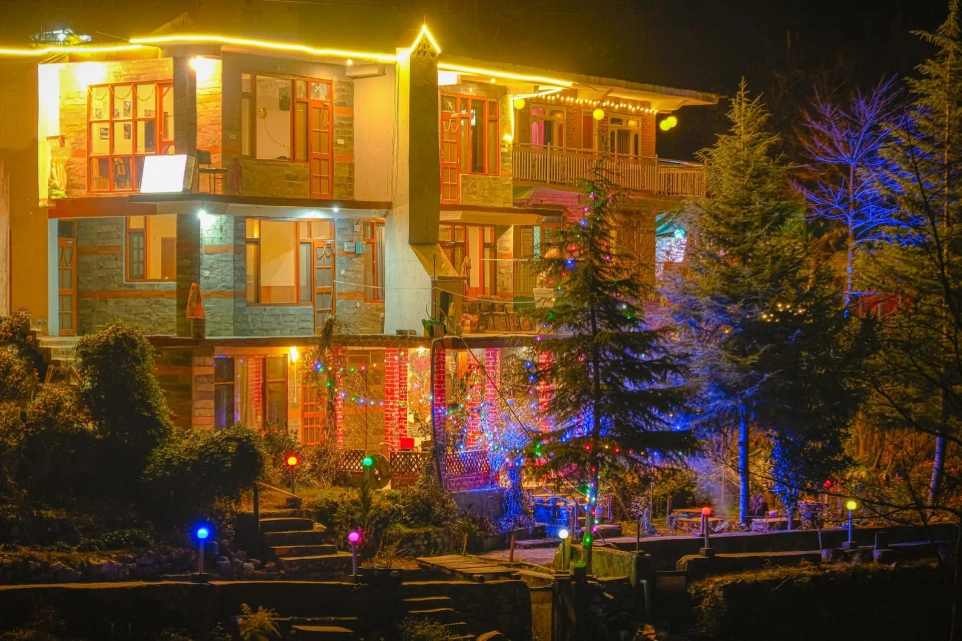 Peaceful surroundings near Tirthan River at Tirthan Midpoint Homestay