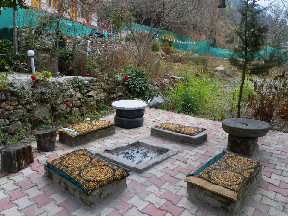 Peaceful surroundings near Tirthan River at Tirthan Midpoint Homestay