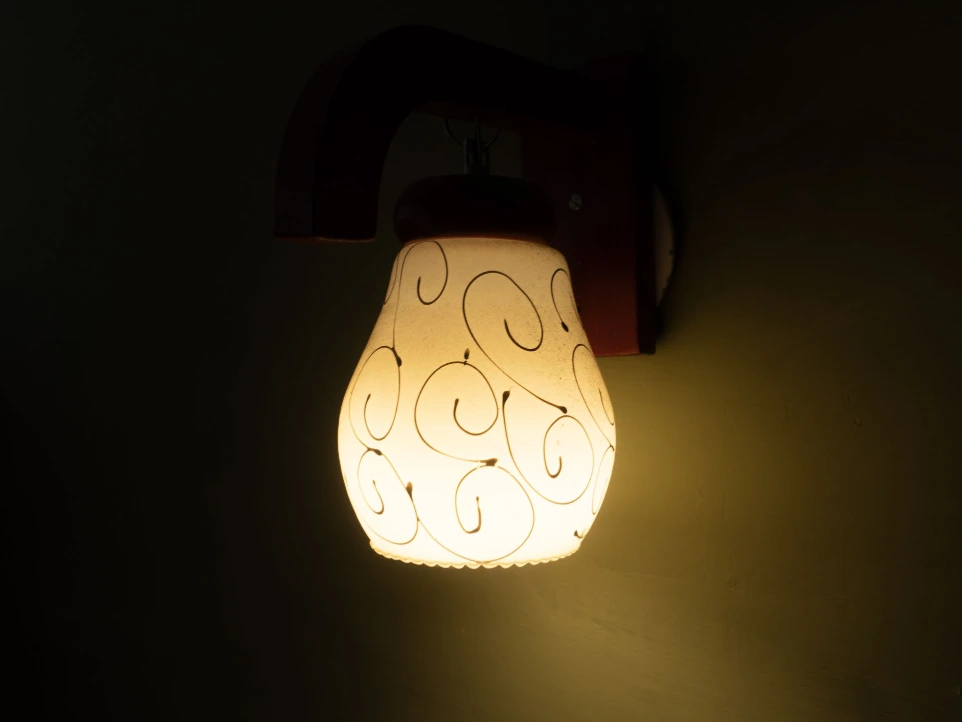 Clean and modern washroom at Tirthan Midpoint Homestay