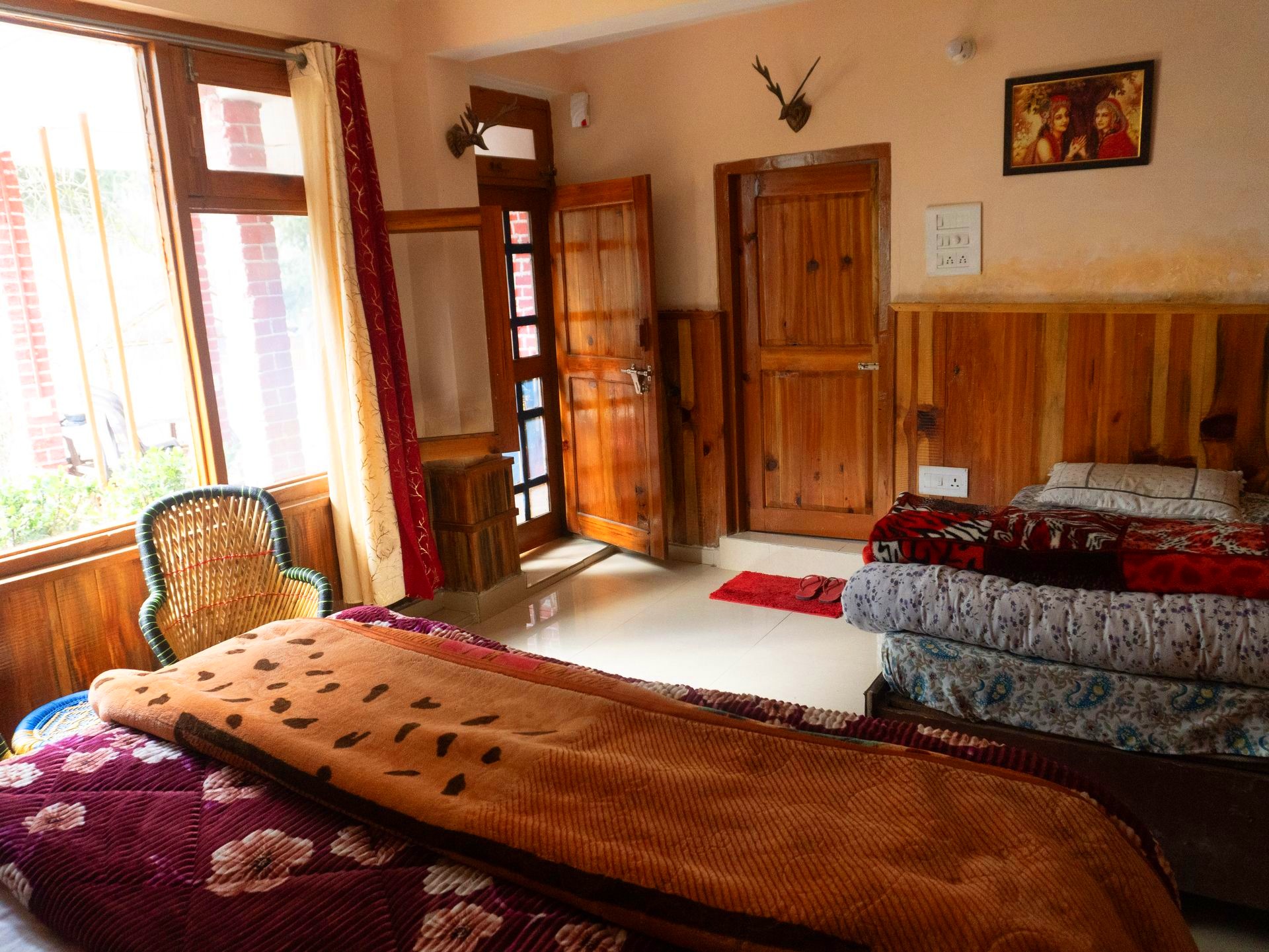 Classic room with valley view at Tirthan Midpoint Homestay